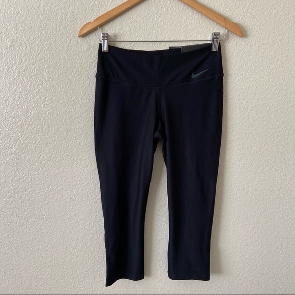 Nike Dri-Fit Tight Fit Training Capris Small New - Picture 4 of 9